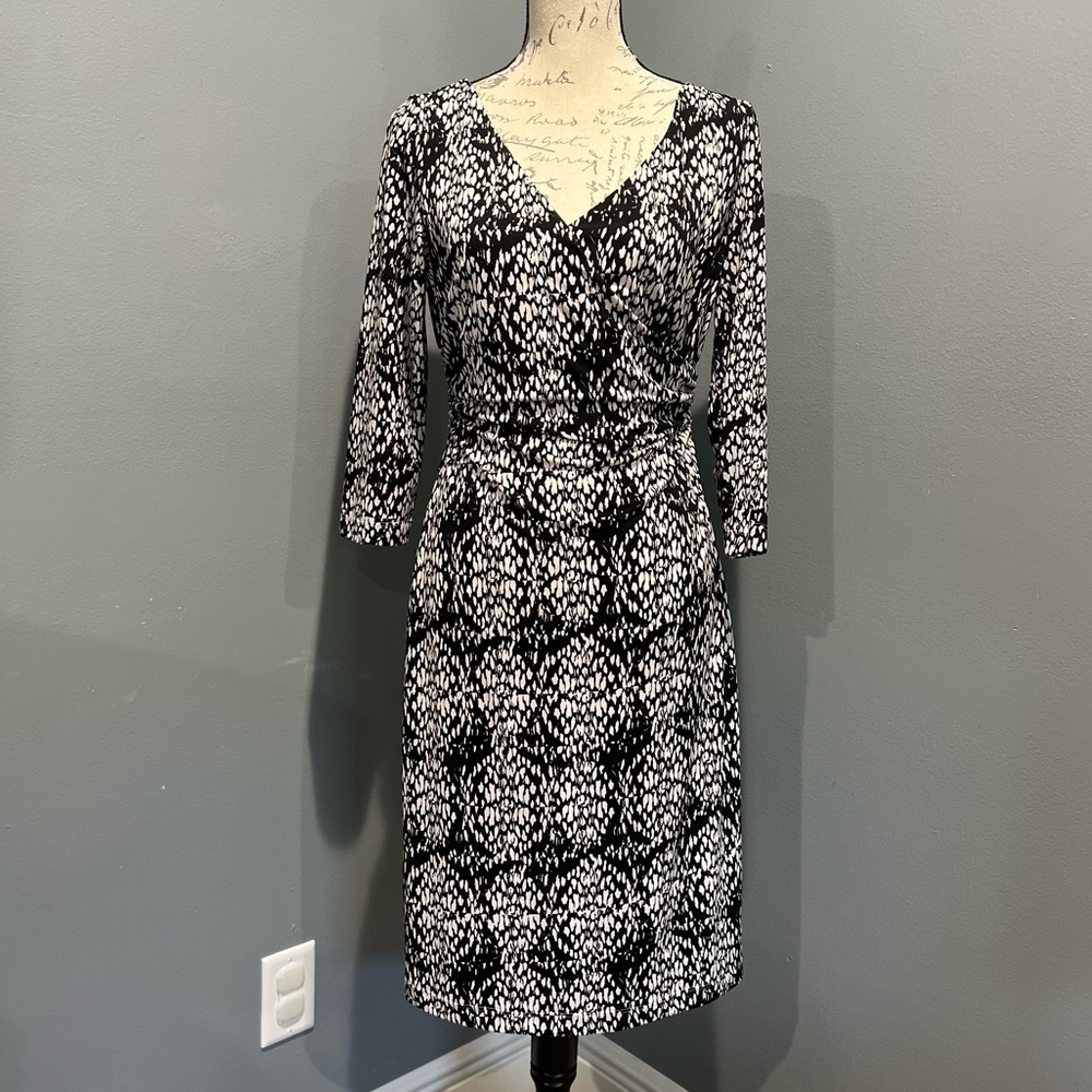 Adrianna Papell 3/4 sleeve dress ruched waist